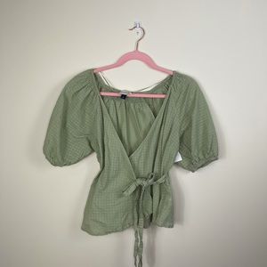 Universal Thread Green Wrap Top Size M